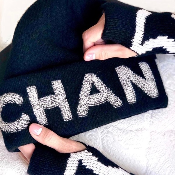 NEW Chanel Letters CC Beanie Logo - Picture 12 of 12